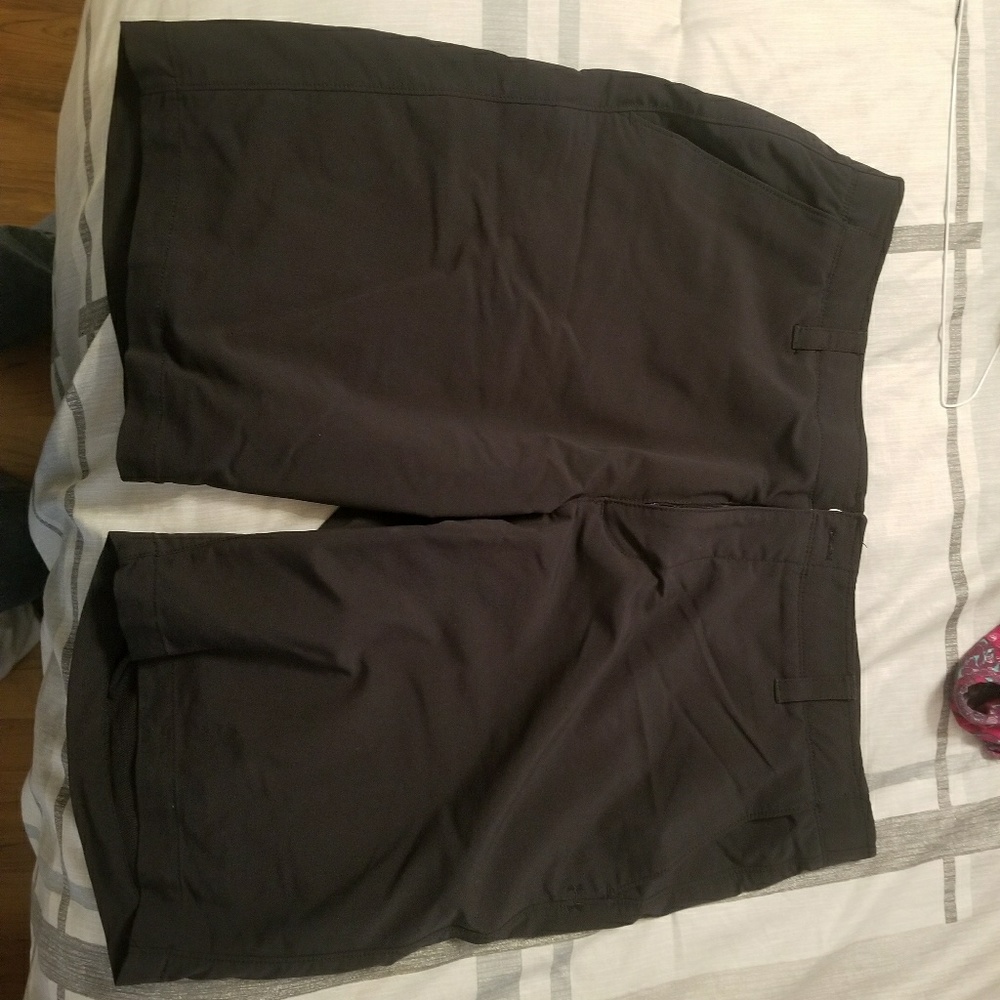 Five pair of Under Armour golf shorts